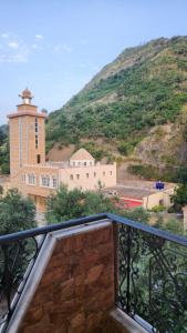 Plage à 1km! Appartement familial paisible avec vue sur MER et MONTAGNE, idéal pour des vacances relaxantes