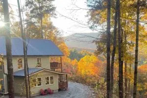 Smokey Mountain Getaway - new renovation - Mountain Views with Sunsets - Unahala