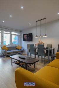 Beauchamp House - 2-bed apartment in Coventry City Centre, Free Parking, by COVSTAYS