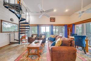 Broken Bow Escape with Mountain Views and Pool Access!