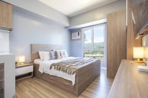 Furnished Designer Studio in Cebu IT Park with Amazing Mountain View, Fast WiFi, Netflix, Pool and More