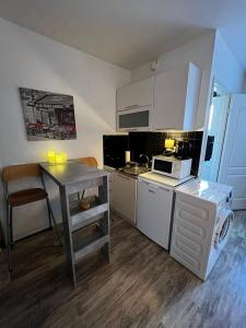 Cozy 1-bdroom apartment in the Centre, free parking