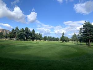 16 Knightsridge House