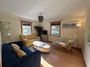 16 Knightsridge House