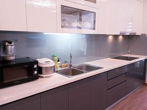 Lynn Apartment - Vinhomes Metropolis near Lotte Center