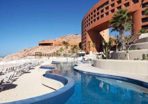 Enjoy Los Cabos in this 3BD resort condo with amazing resort amenities onsite