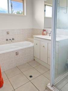 Close to Hospital - WiFi, Dogs Ok by Custom Bnb Hosting