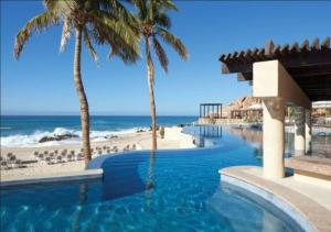 Enjoy Los Cabos in this 3BD resort condo with amazing resort amenities onsite