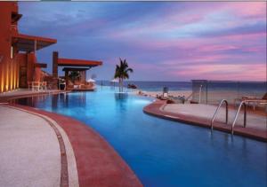 Enjoy Los Cabos in this 3BD resort condo with amazing resort amenities onsite