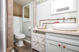 Hawaii Style Centrally located with full kitchen