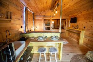 Chalets L-ecrin boise - Cabane avec spa : photos des chambres