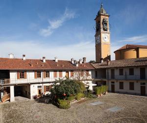 Oreno House Bed & Living