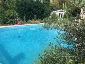 Villas Maison ancienne avec piscine au milieu des vignes : Villa 3 Chambres