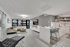 Ocean View Elegant 2BDR 2BA Condo Beach Access 714