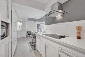 Ocean View Elegant 2BDR 2BA Condo Beach Access 714