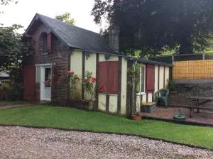 Maisonnette independante a 500 m du centre ville minimum 2 nuits - 莱斯尚蓬