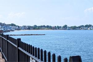 The Jewel of The Cove - Historic Coastal Retreat