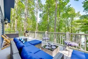 Lakefront Murphy Getaway with Deck, Dock and Kayaks! - Turtletown