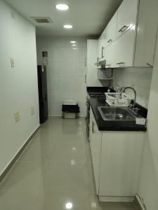 EM3-2G APARTAMENTO DE 4 HAB EN ZONA RESIDENCIAL CON AIRE ACONDICIONADO Wifi Y PARQUEADERO