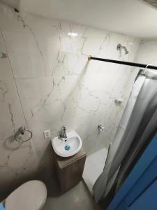 EM3-2G APARTAMENTO DE 4 HAB EN ZONA RESIDENCIAL CON AIRE ACONDICIONADO Wifi Y PARQUEADERO