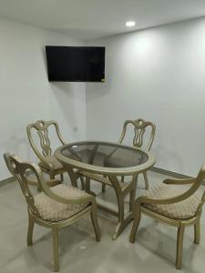 EM3-2G APARTAMENTO DE 4 HAB EN ZONA RESIDENCIAL CON AIRE ACONDICIONADO Wifi Y PARQUEADERO