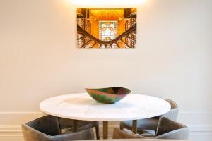 42 2 F Historical apartment at Cardosas Block