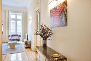 42 2 F Historical apartment at Cardosas Block