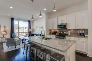 Epic Location- Steps from 12th S, Sleep12