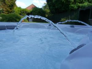 Lilac Cottage -Sleeps 6 -HOT TUB