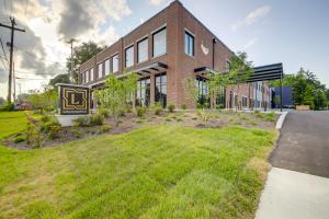 Bloomington Apartment - Walk to IU Campus and Mall!