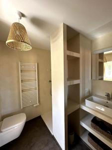 Villas Charming air-conditioned house with garden & view : photos des chambres
