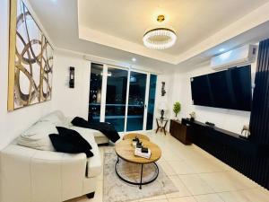 Luxury 2BR Penthouse in Atenea