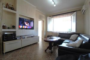 2bd Apt w Private Pool and City View "Keka"