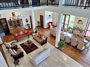 MYH - Lake Front Pvt Villa with Staff and Includes FREE Breakfast of your choice