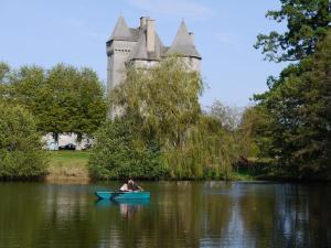 B&B / Chambres d'hotes Chateau De Saint-Maixant : photos des chambres