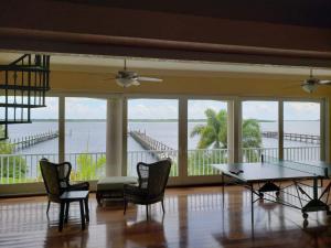 Big House on the Myakka Sleeps 12, Heated PoolSpa