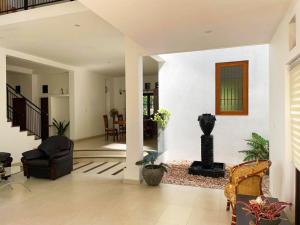 Cenreeza Airport Villa