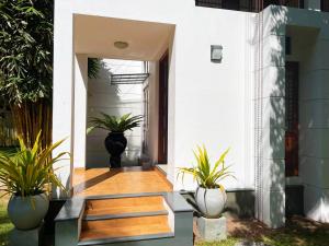 Cenreeza Airport Villa