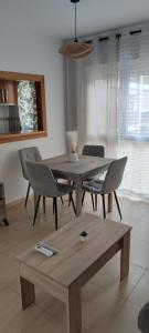 Apartamento dos habitaciones con piscina y gran terraza