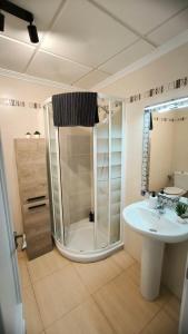 Apartamento dos habitaciones con piscina y gran terraza