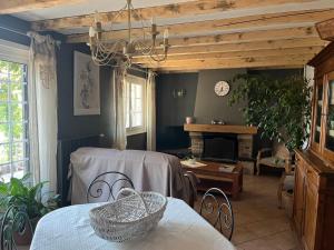Maisons de vacances Maison en pleine campagne avec piscine : photos des chambres