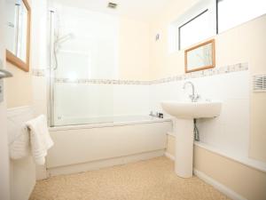 Redland Park By N And N Stays Ltd, Perfect for Contractors & Workers, Close to local amenities and work sites in Bath, Free Parking