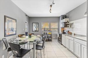 Convenient - Pet and Baby - Near Convention and Hospital