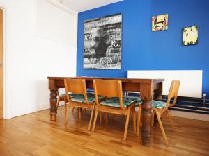 BS2 Lofts by N And N Stays Ltd, Great location Close to Cabot Circus, Centre and Hospital, perfect for workers, NHS and Contractors, Private Parking Avaialable