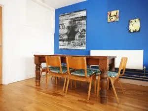 BS2 Loft Apartment by N And N Stays Ltd, Great location Close to Cabot Circus, Centre and Hospital, perfect for workers, NHS, contractors - 沃顿安德埃奇