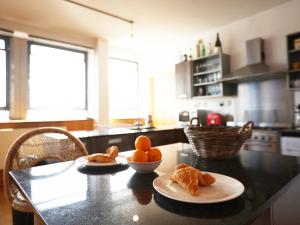 BS2 Lofts by N And N Stays Ltd, Great location Close to Cabot Circus, Centre and Hospital, perfect for workers, NHS and Contractors, Private Parking Avaialable