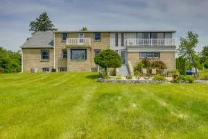 Pet-Friendly New Berlin Retreat with Patio and Yard! - Delafield