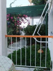 Family Two-Bedroom Apartment with Side Sea and Garden View