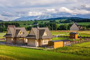 DOMKI TATRY z jacuzzi i sauną w cenie - spokojna okolica - świetna dla rodzin z dziećmi lub grupy znajomych!