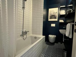 Kims Apartment - Main Shopping Street